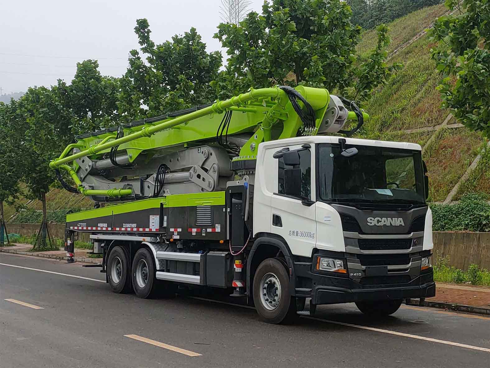 中联牌ZLJ5360THBSF混凝土泵车