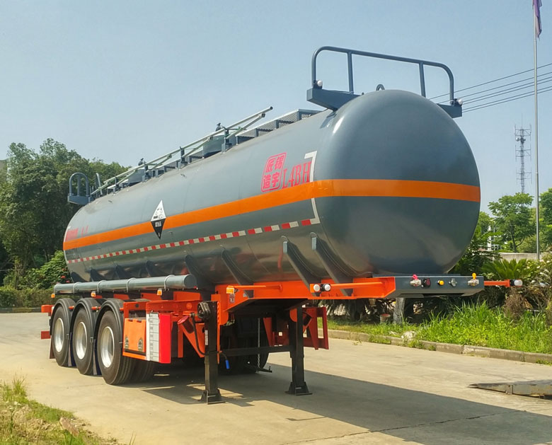东驹牌9.9米32.2吨3轴腐蚀性物品罐式运输半挂车(LDW9405GFW)