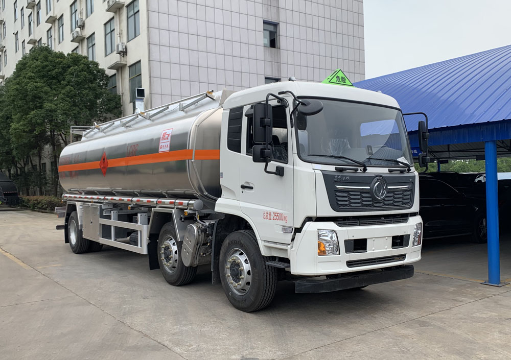 楚飞牌CLQ5267GYY6DC铝合金运油车