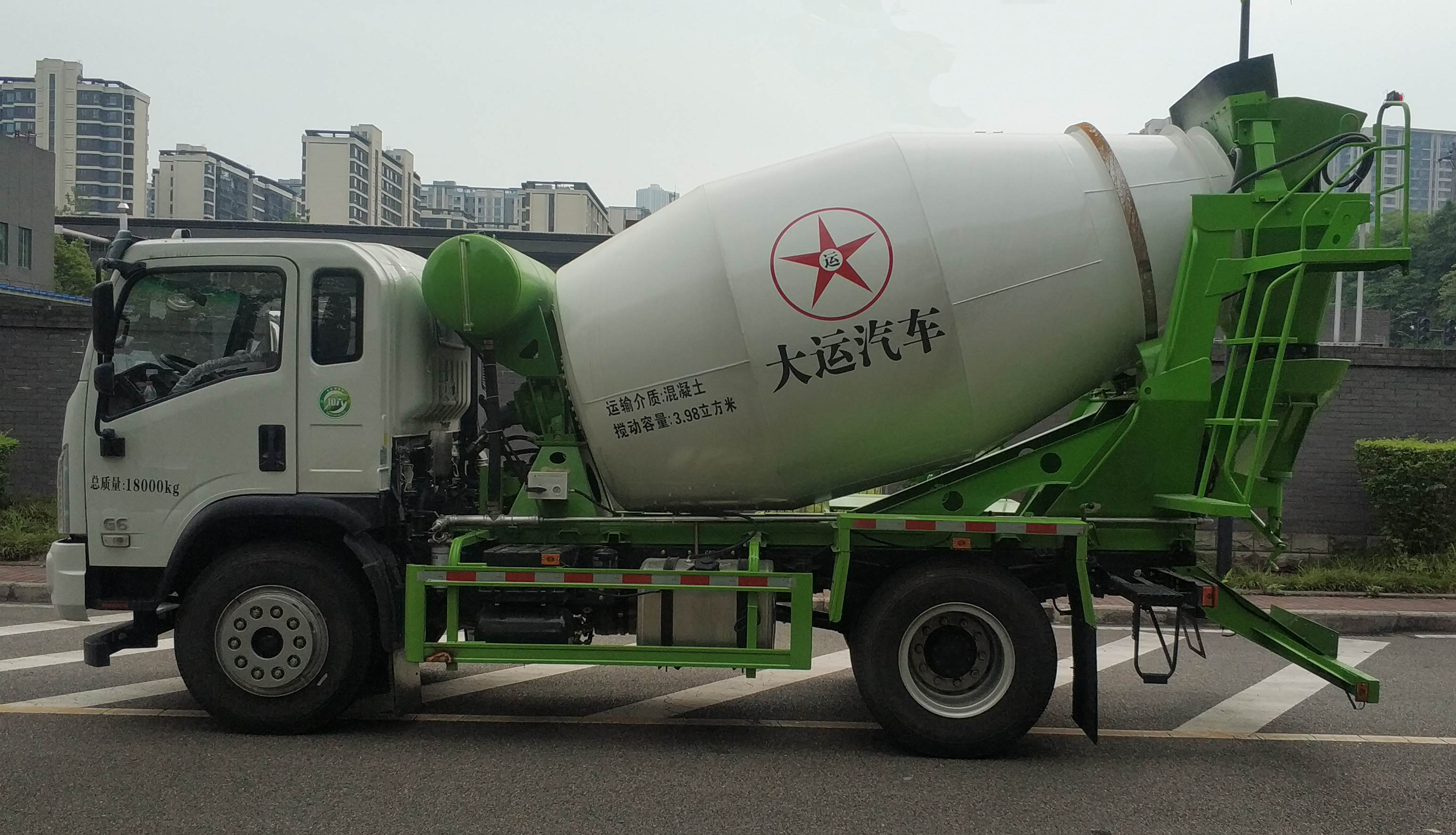 大運(yùn)牌DYQ5181GJBD6AB混凝土攪拌運(yùn)輸車公告圖片