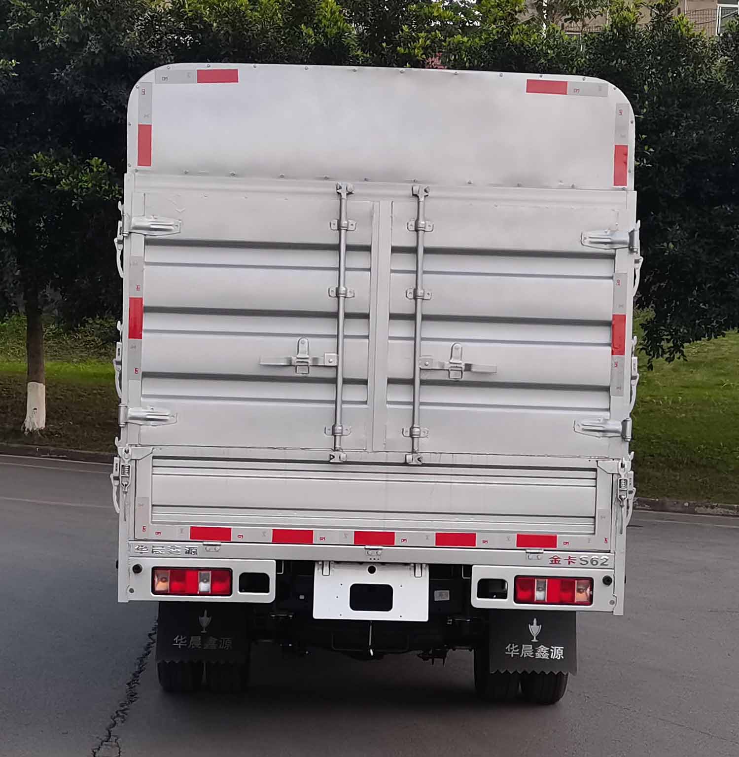 金杯牌JKC5034CCYS6LA倉(cāng)柵式運(yùn)輸車(chē)公告圖片