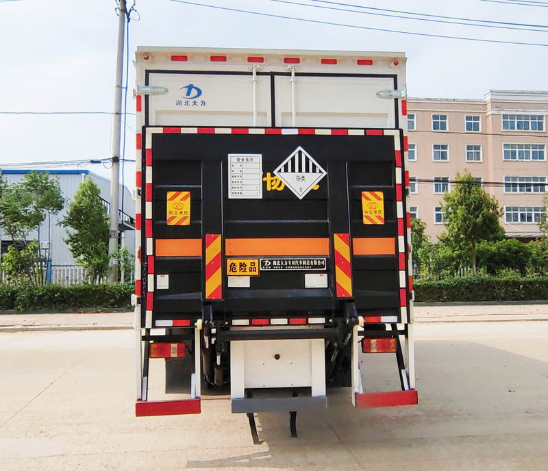 大力牌DLQ5185XZWZZ6雜項(xiàng)危險(xiǎn)物品廂式運(yùn)輸車公告圖片