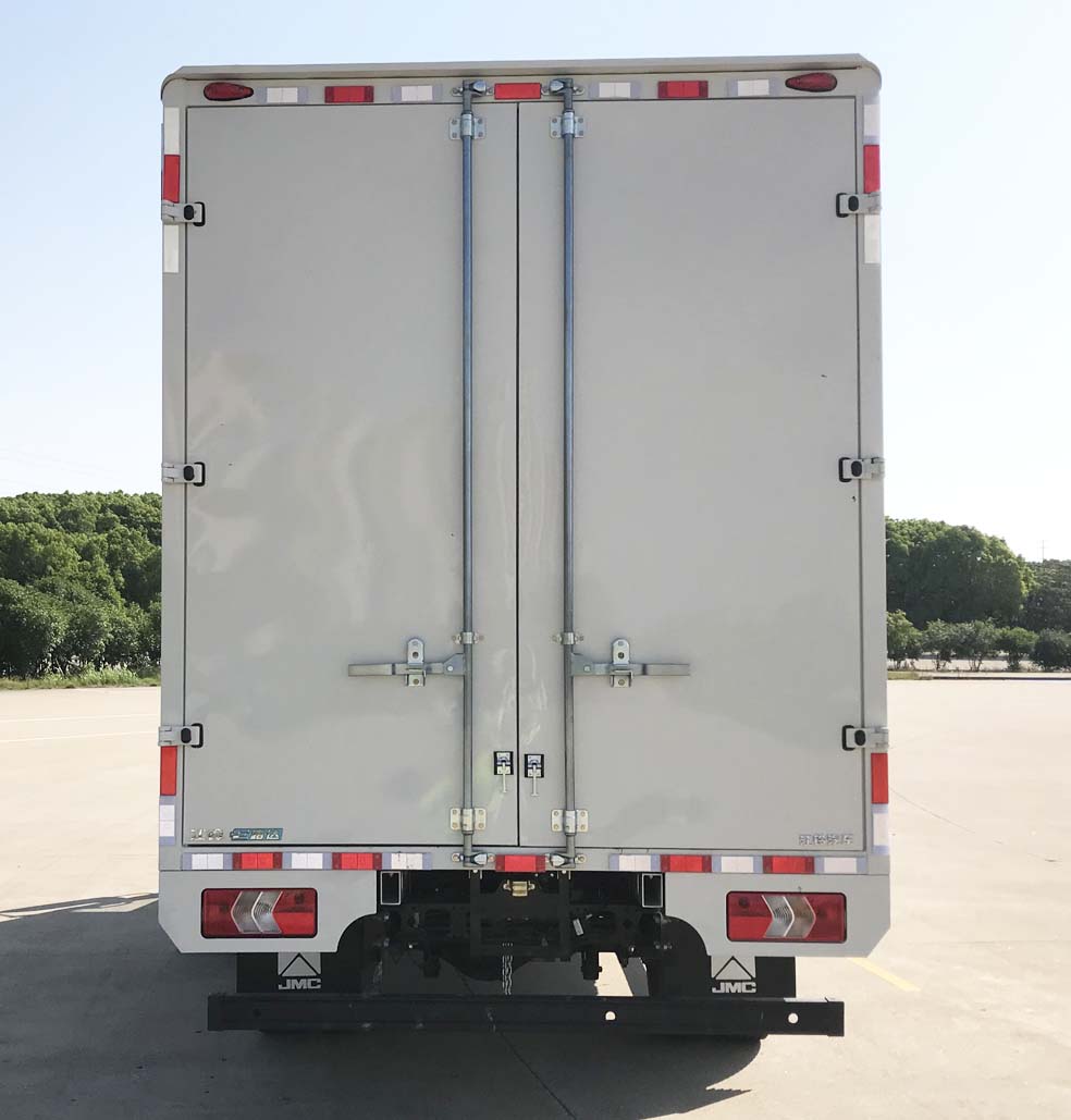 江鈴牌JX5044XXYTGC2BEV純電動(dòng)廂式運(yùn)輸車公告圖片