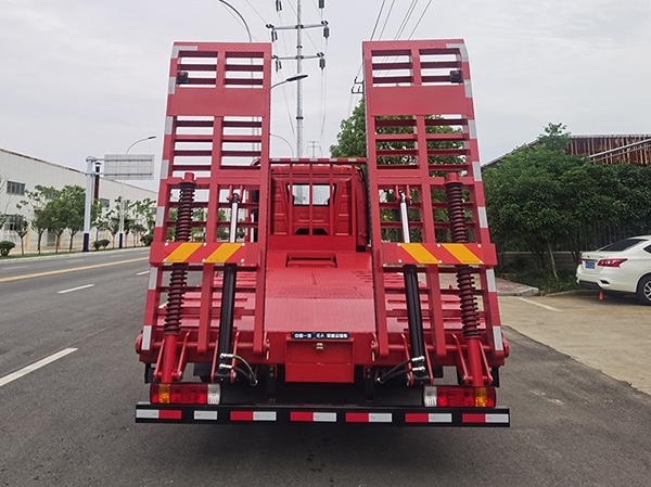 解放牌CA5180TPBP62K1L2E6Z平板運(yùn)輸車公告圖片