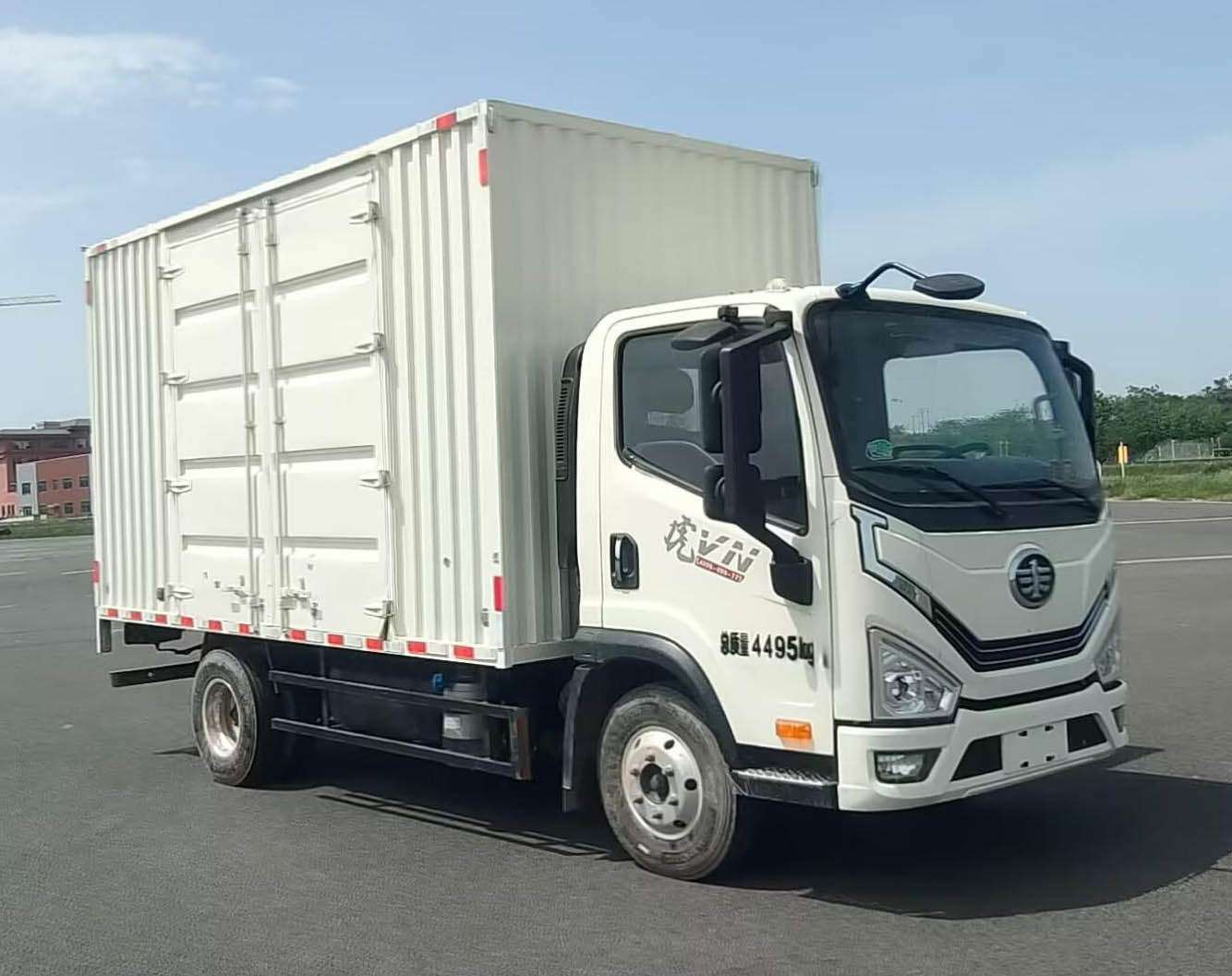 解放牌CA5042XXYP40K51L2E6PHEVA84插電式混合動(dòng)力廂式運(yùn)輸車公告圖片