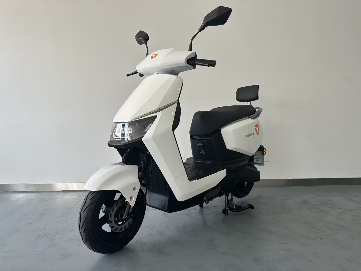 雅迪牌YD1200DT-54F电动两轮摩托车公告图片