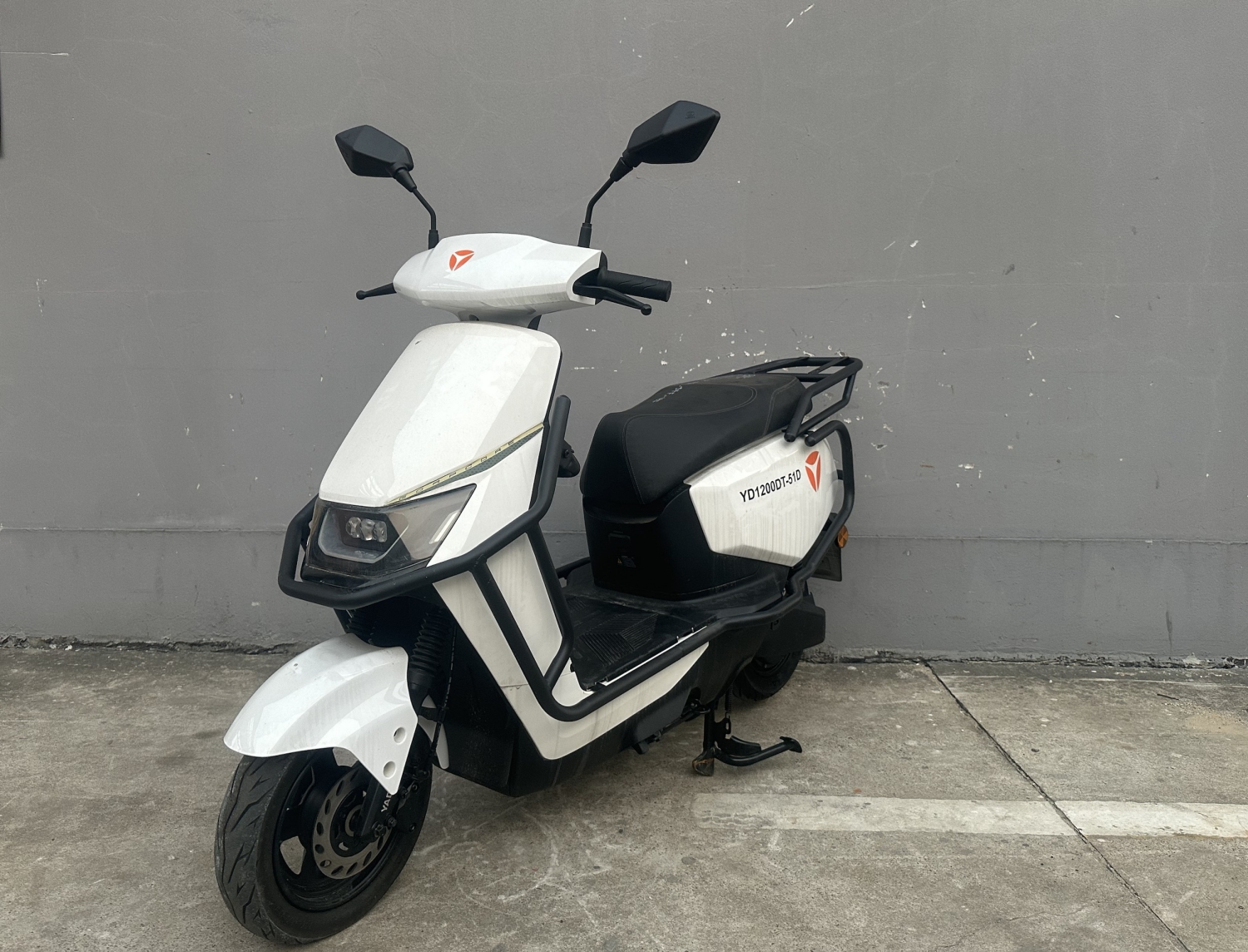 雅迪牌YD1200DT-51D电动两轮摩托车公告图片