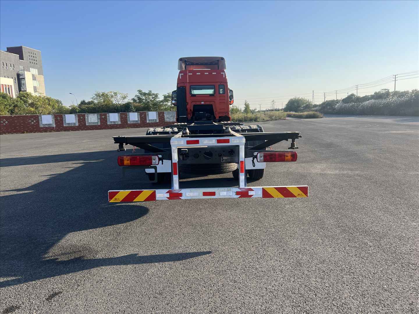 汕德卡牌ZZ5256ZKXN56CGF1車廂可卸式汽車公告圖片