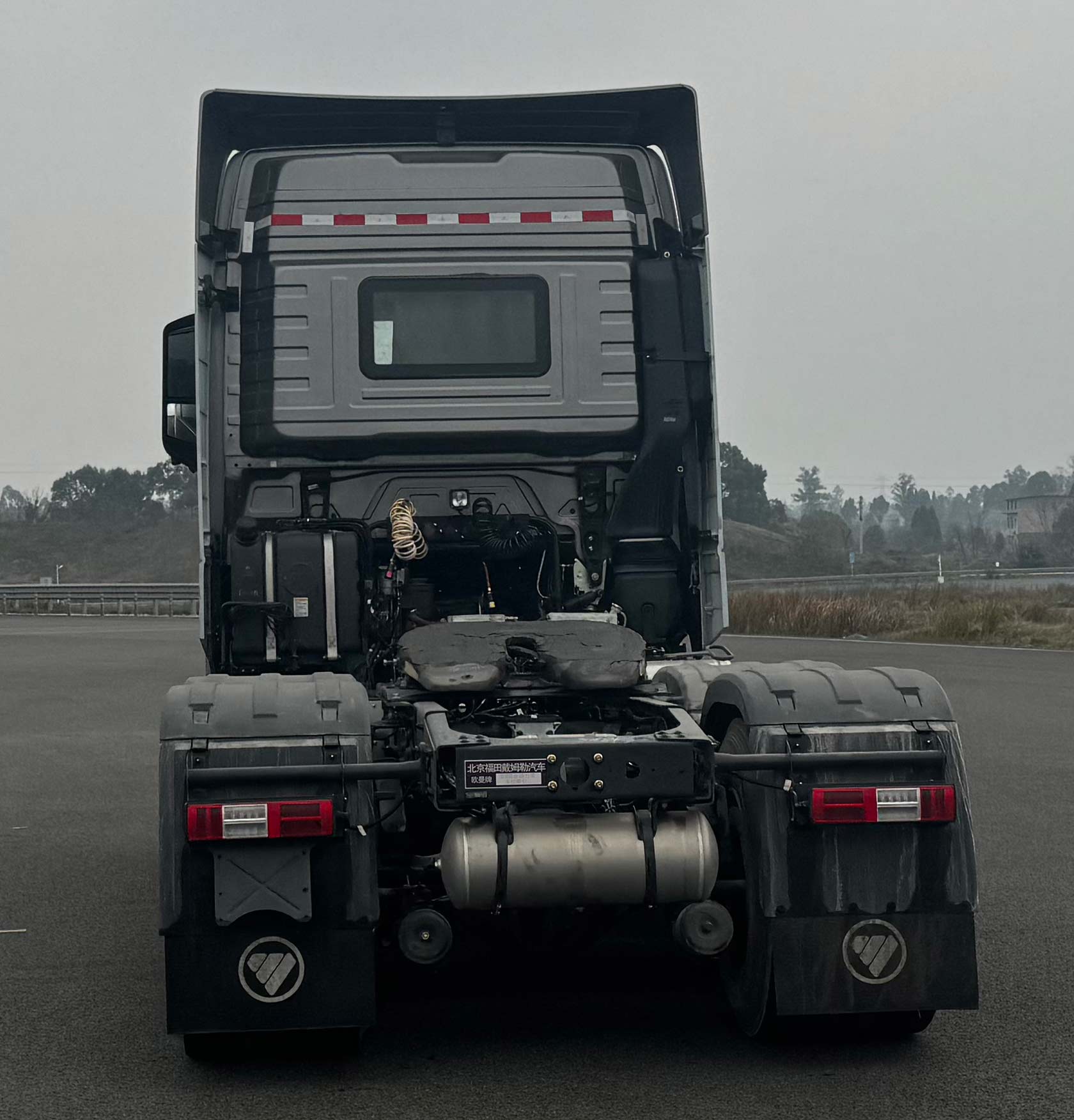 BJ4259PHEVDHM-01 欧曼牌520马力后双桥,后八轮柴油/电混合动力国六插电式混合动力牵引汽车图片