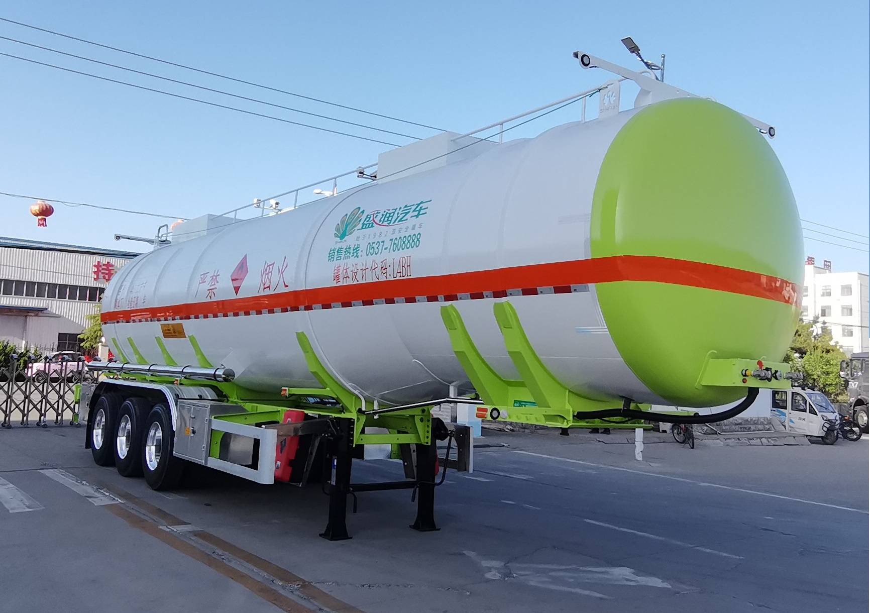盛润牌12.2米33.4吨3轴易燃液体罐式运输半挂车(SKW9401GRYT44)