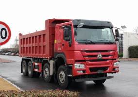 豪沃牌ZZ5317ZLJV2767F1自卸式垃圾车