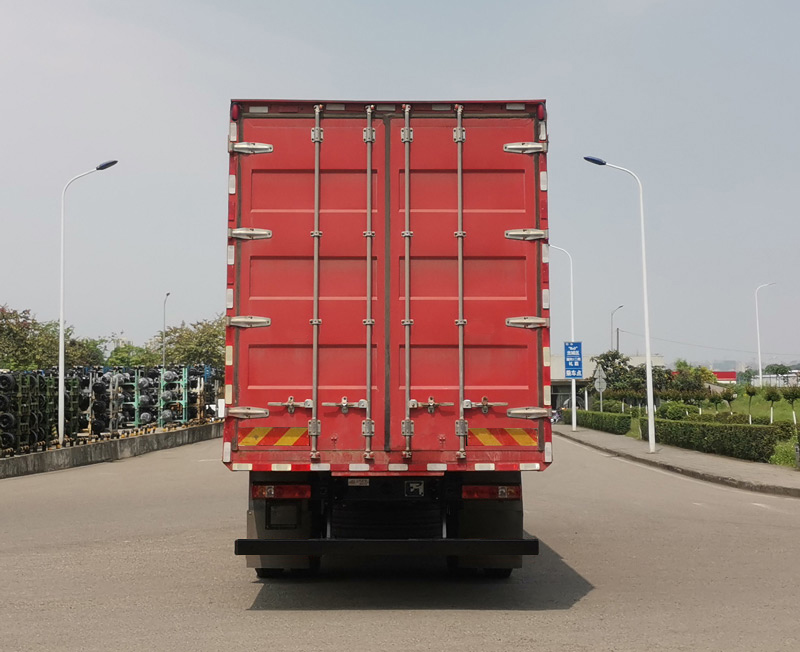 紅巖牌CQ5187XXYEY05521J廂式運(yùn)輸車(chē)公告圖片