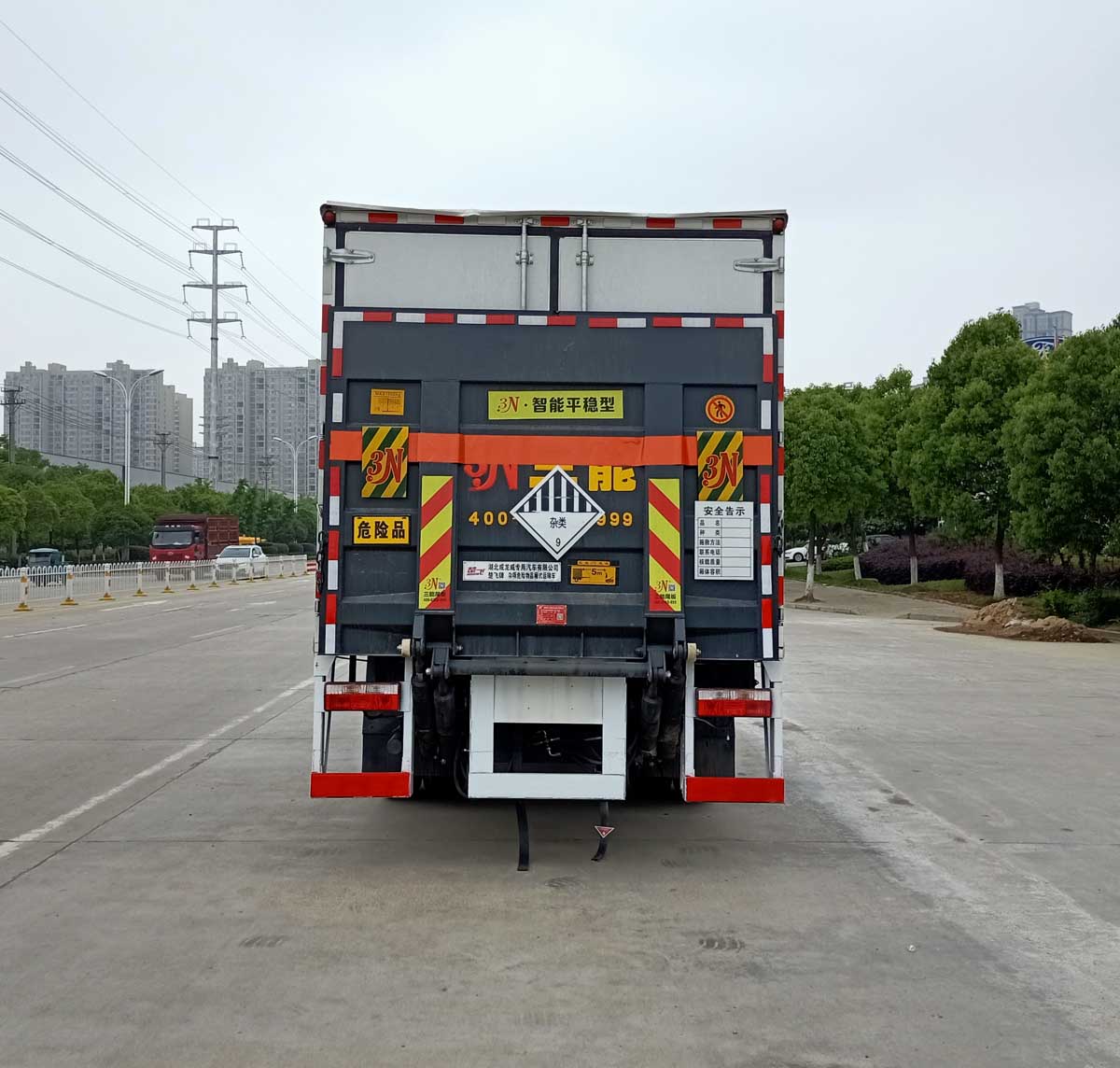 楚飞牌CLQ5122XZW6E杂项危险物品厢式运输车公告图片