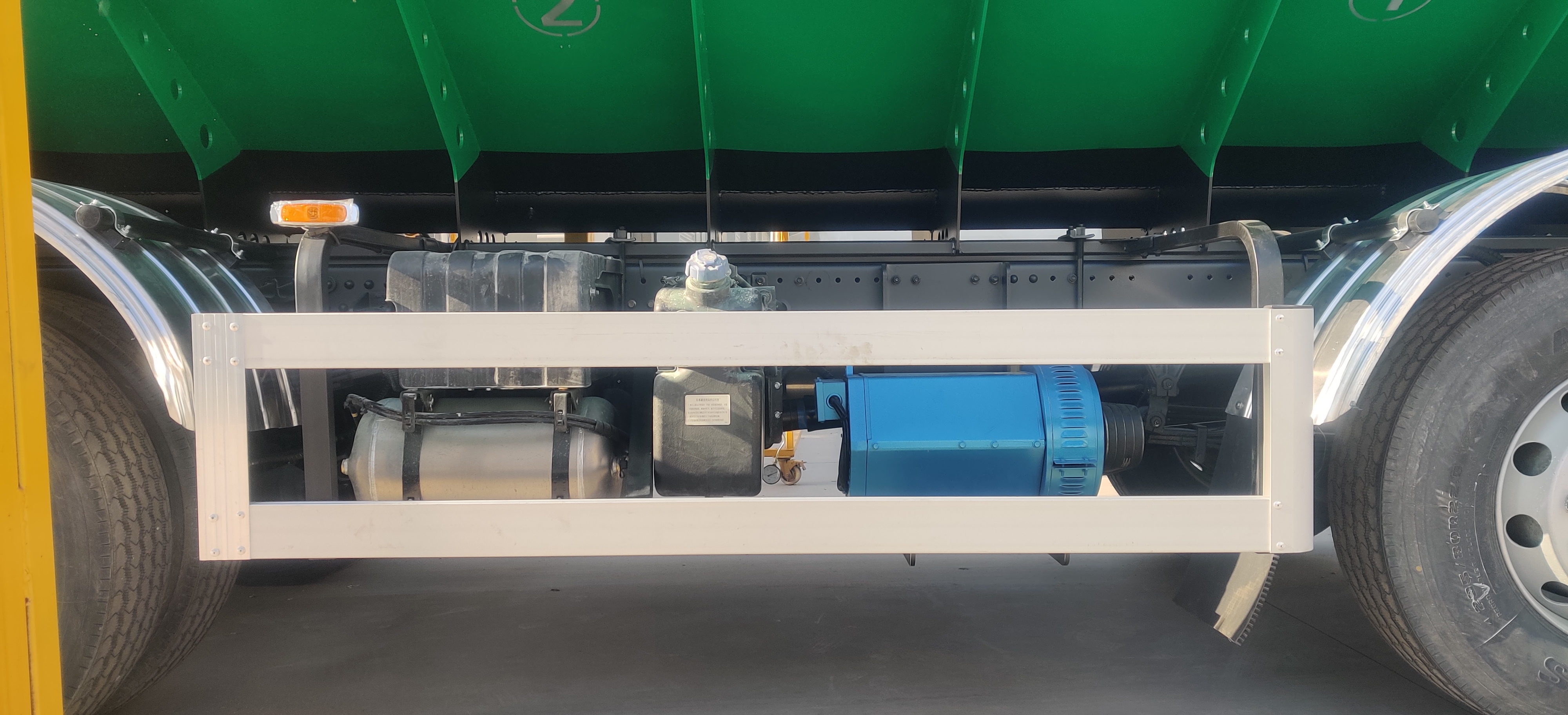 龍牧雙星牌LMX5250ZSLEX6散裝飼料運輸車公告圖片