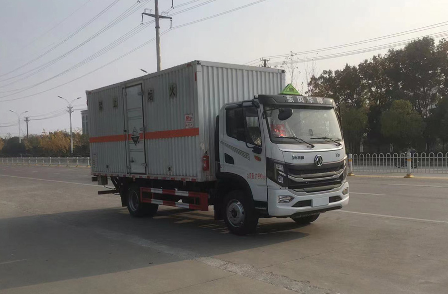 楚飞牌CLQ5121XFW6E腐蚀性物品厢式运输车