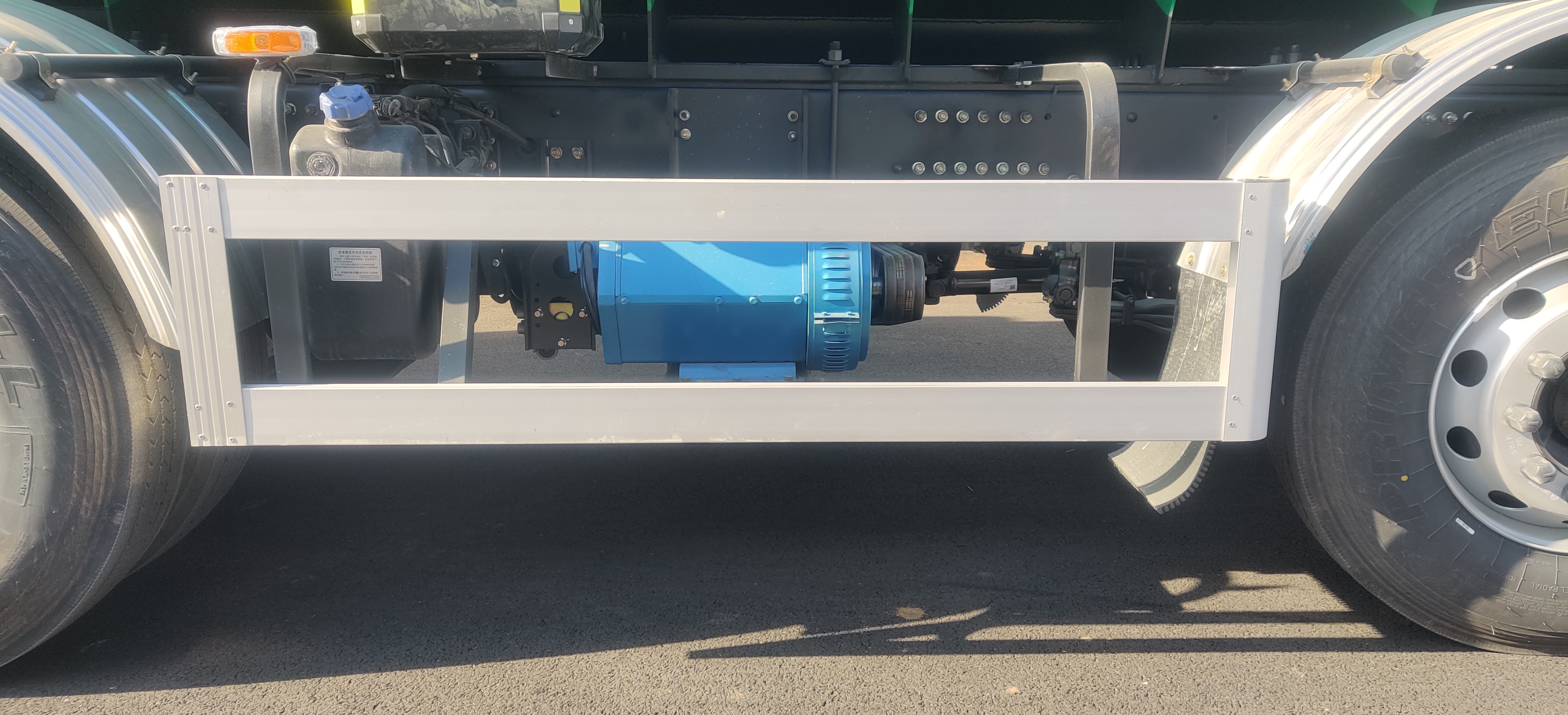 龍牧雙星牌LMX5311ZSLDF6散裝飼料運輸車公告圖片