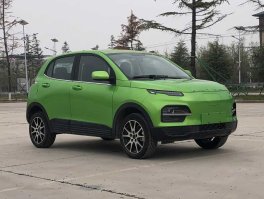 大运牌CGC7000BEV2J5型纯电动轿车