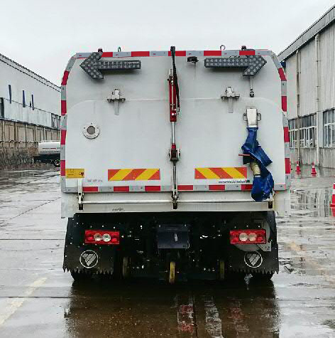 福田牌BJ5123TSLEV-H1純電動(dòng)掃路車(chē)公告圖片