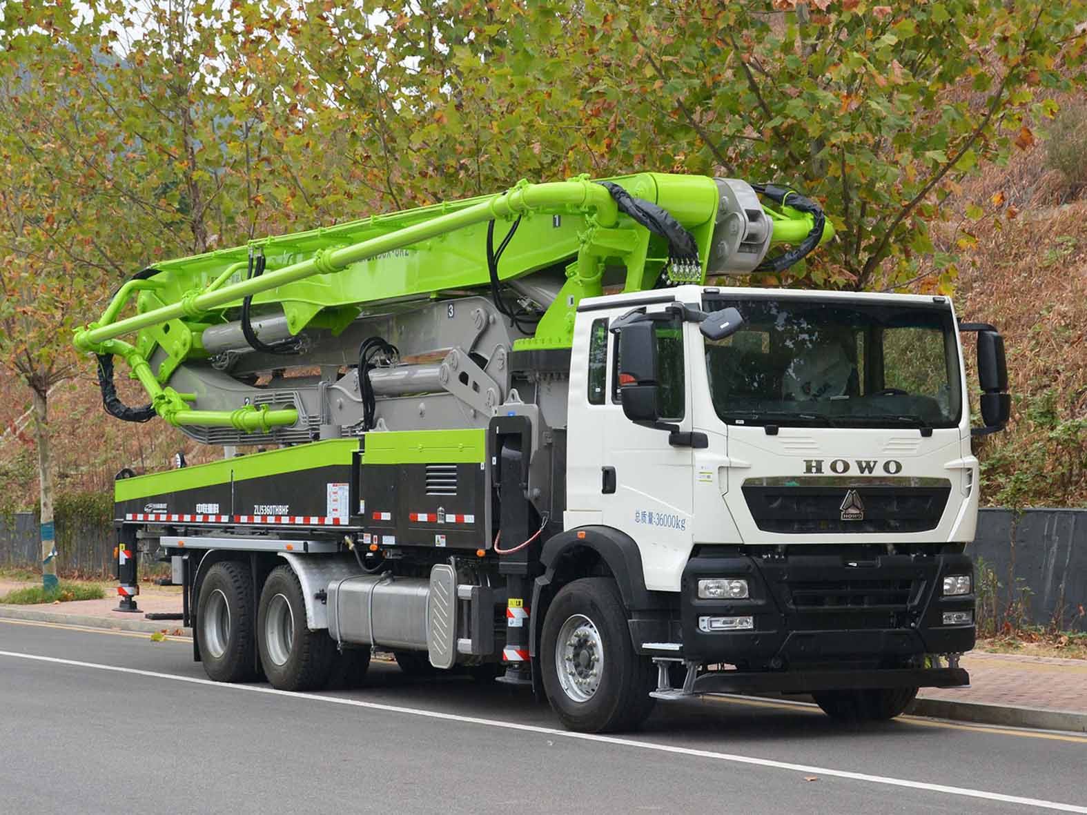 中联牌ZLJ5360THBHF混凝土泵车