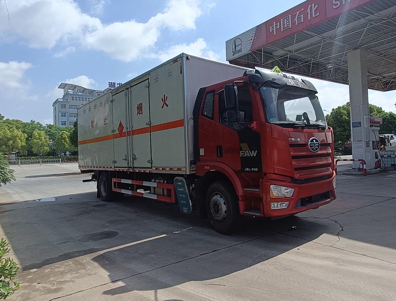 楚飞牌CLQ5181XRQ6CA易燃气体厢式运输车