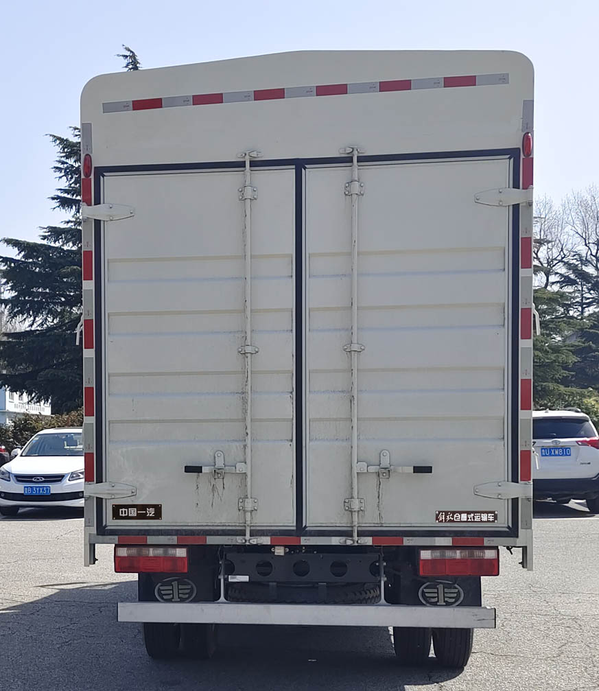 解放牌CA5042CCYP40K51L2E6PHEVA84插電式混合動(dòng)力倉(cāng)柵式運(yùn)輸車公告圖片