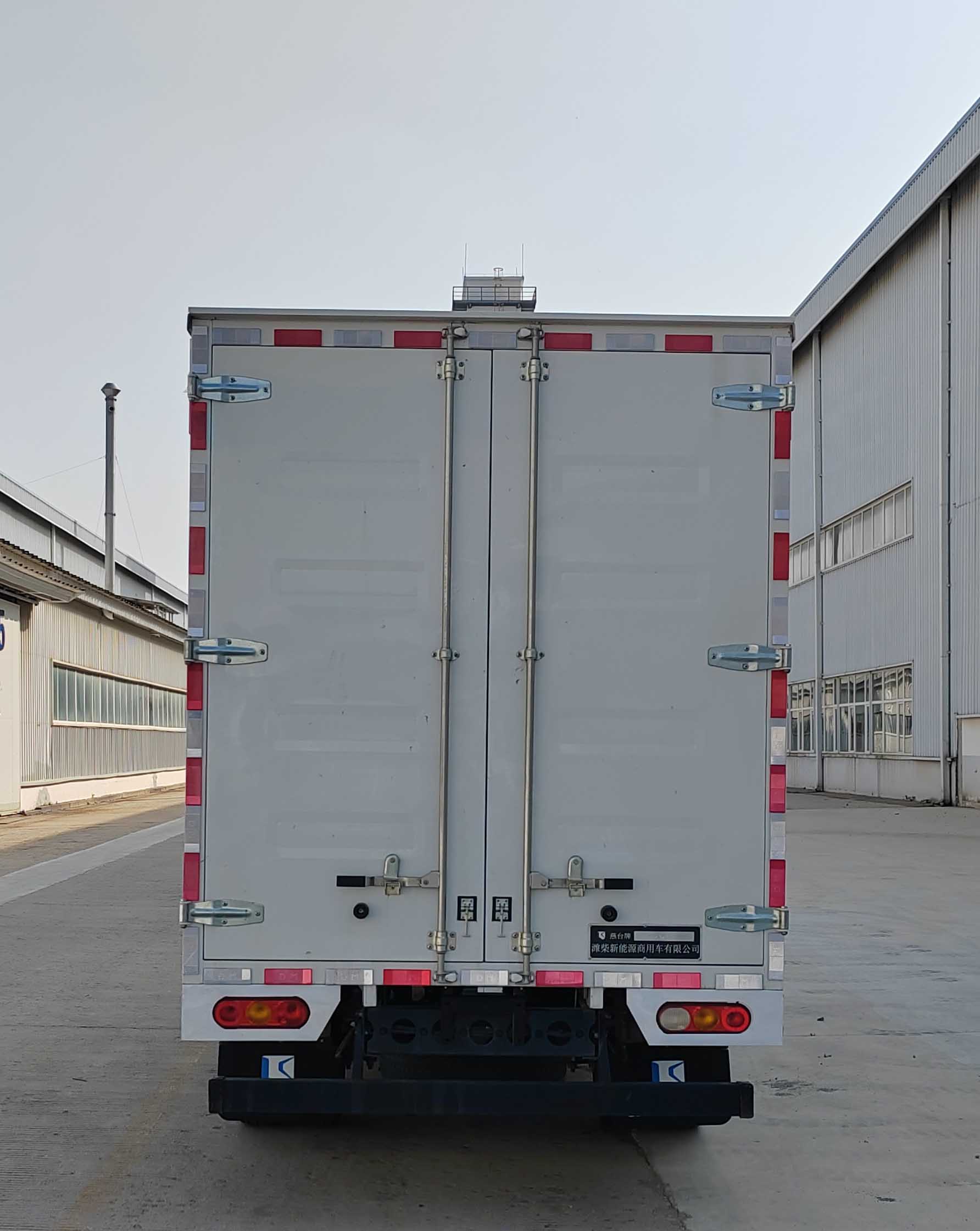 燕臺(tái)牌YTQ5041XXYPG337廂式運(yùn)輸車公告圖片