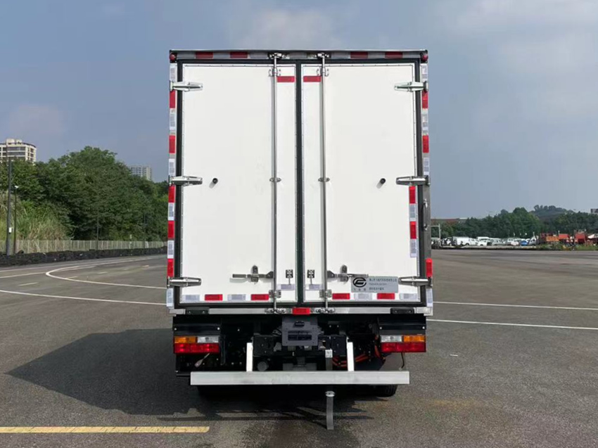 飛馳牌FSQ5042XLCEFCEV1燃料電池冷藏車公告圖片