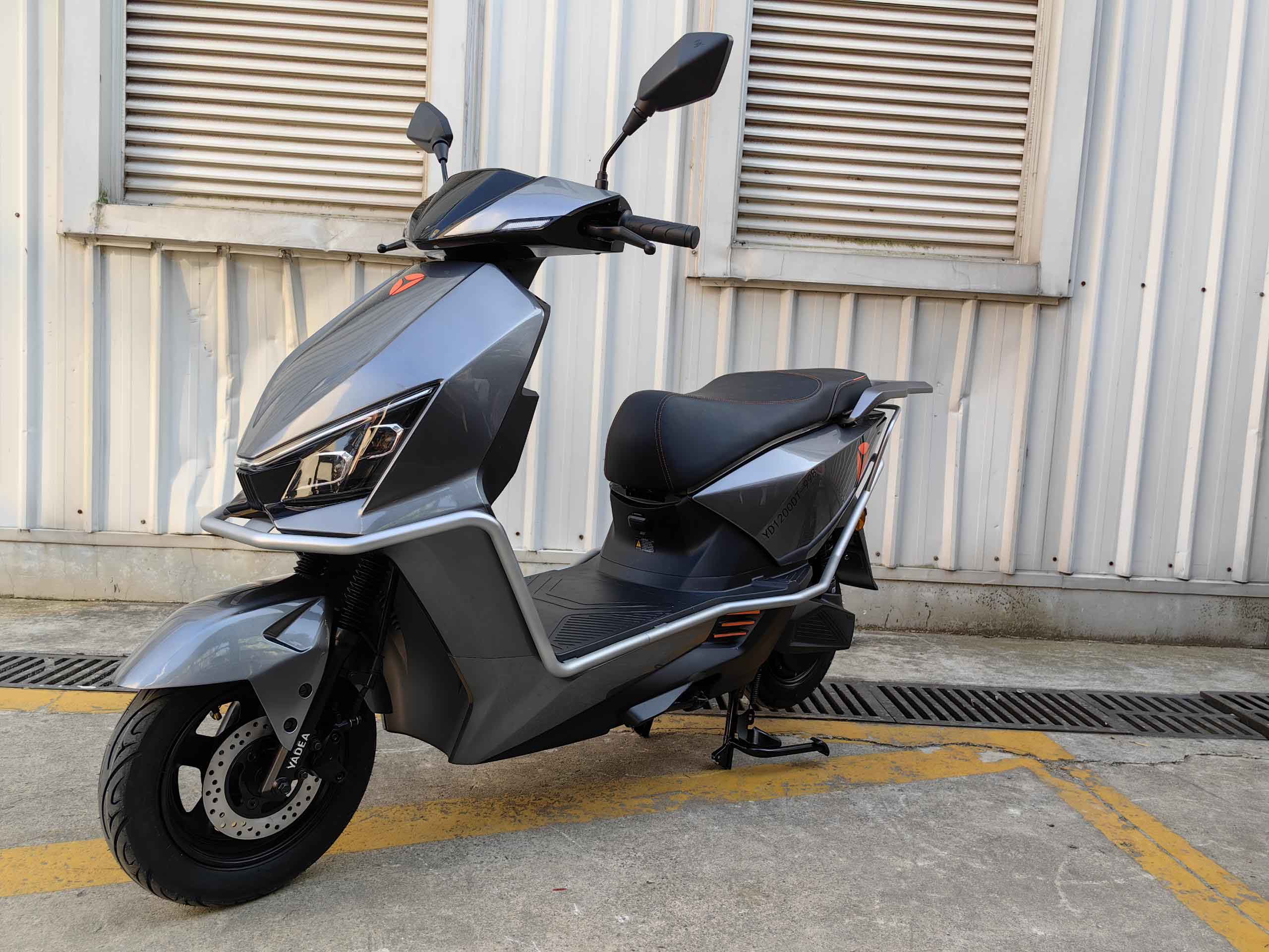 雅迪牌YD1200DT-99B电动两轮摩托车公告图片