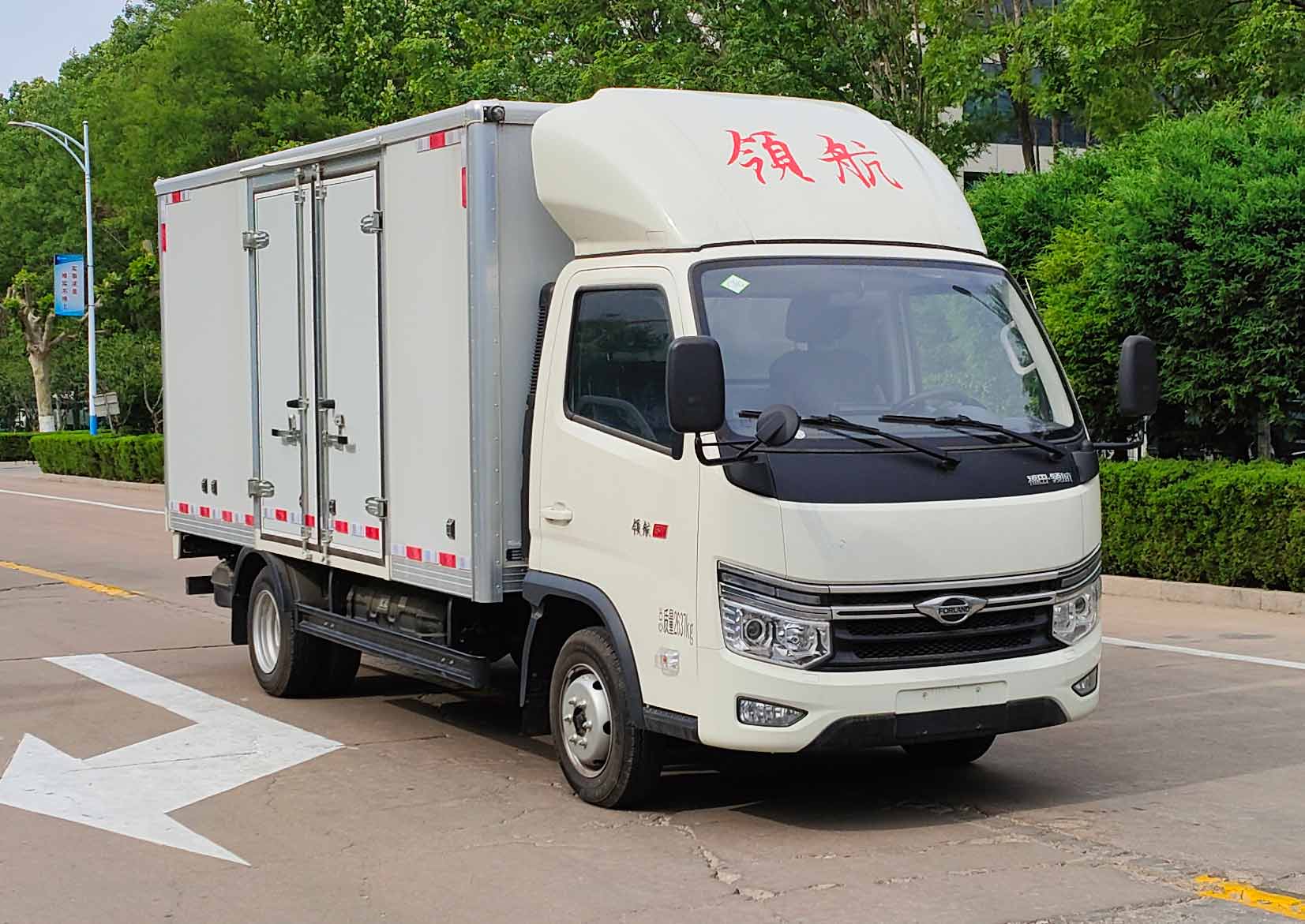 福田牌BJ5035XXY3JC6-32厢式运输车