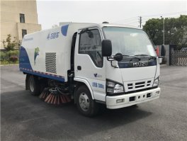 扫路车