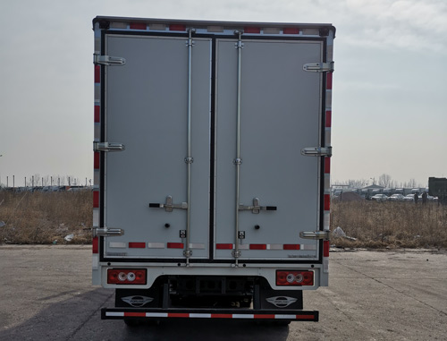 福田牌BJ5044XXY9JDA-10廂式運(yùn)輸車(chē)公告圖片