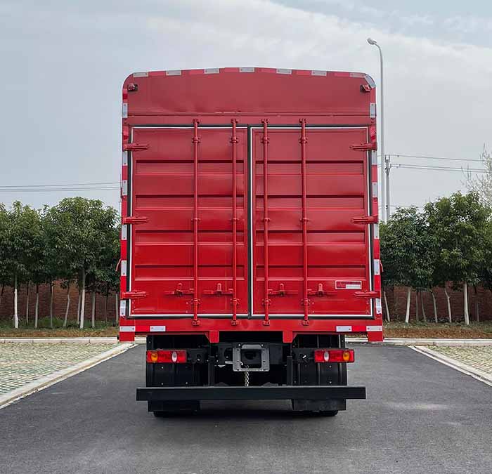 大運(yùn)牌DYQ5121CCYD6AB倉柵式運(yùn)輸車公告圖片