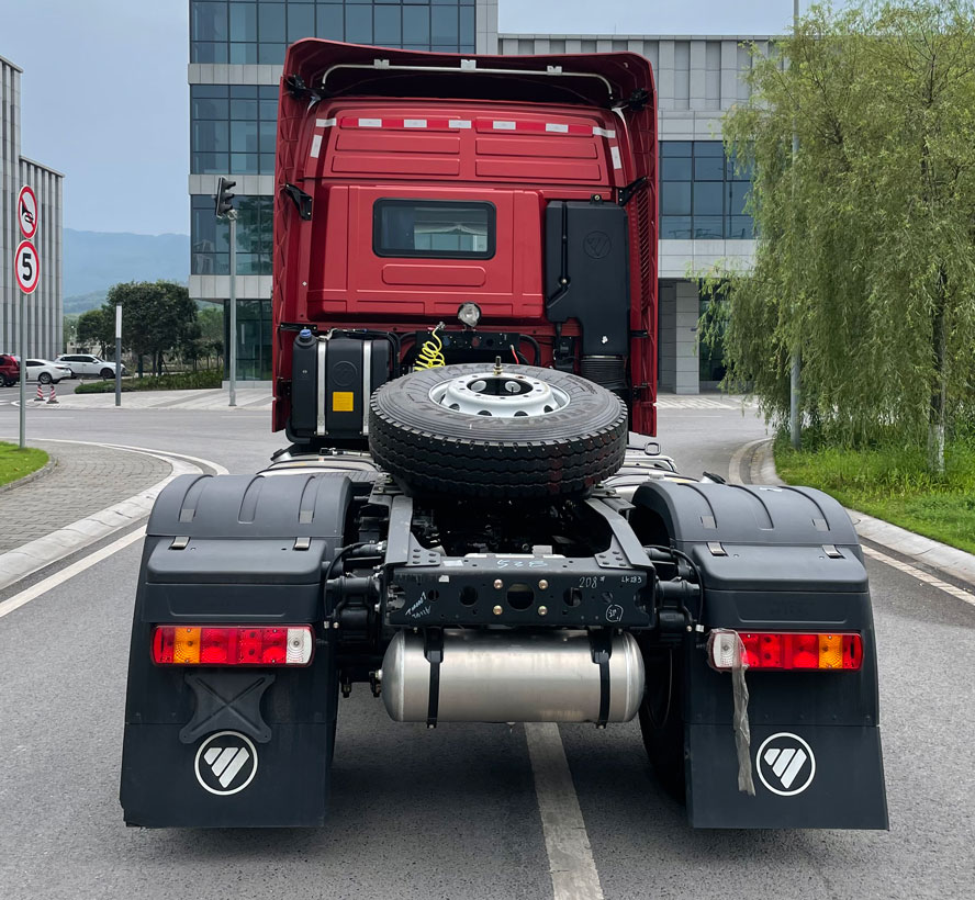 BJ4189Y6ADL-09 欧曼牌579马力单桥柴油国六半挂牵引车图片