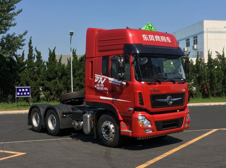 东风牌 471马力 危险品牵引汽车(DFV4257GW6D)