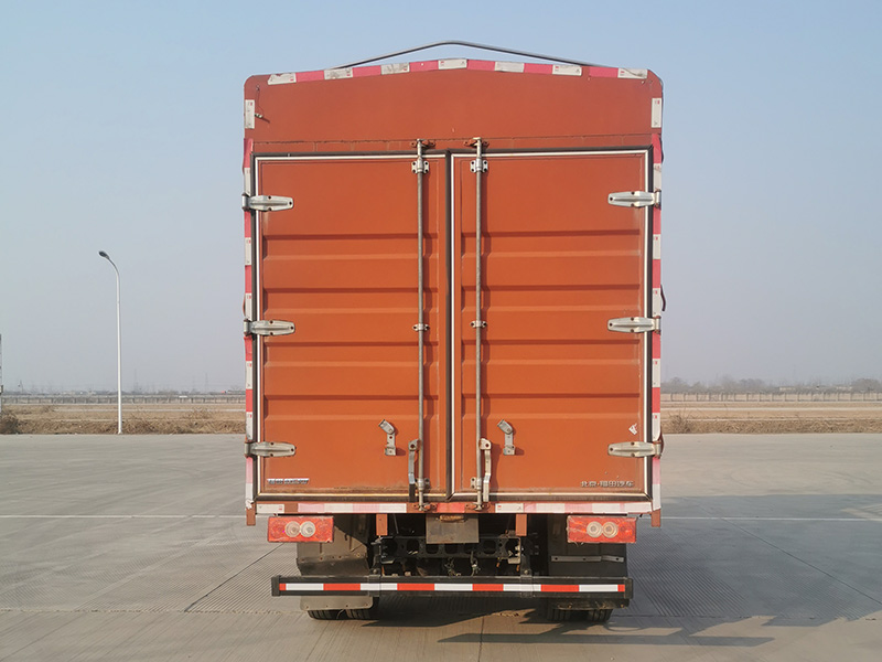 福田牌BJ5044CCY-1A倉(cāng)柵式運(yùn)輸車(chē)公告圖片