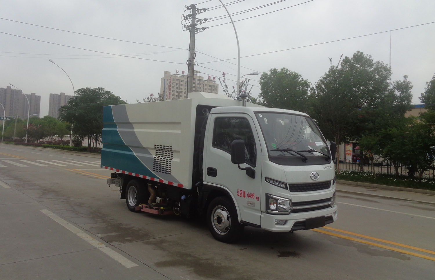 华通牌HCQ5043TXCSH6吸尘车