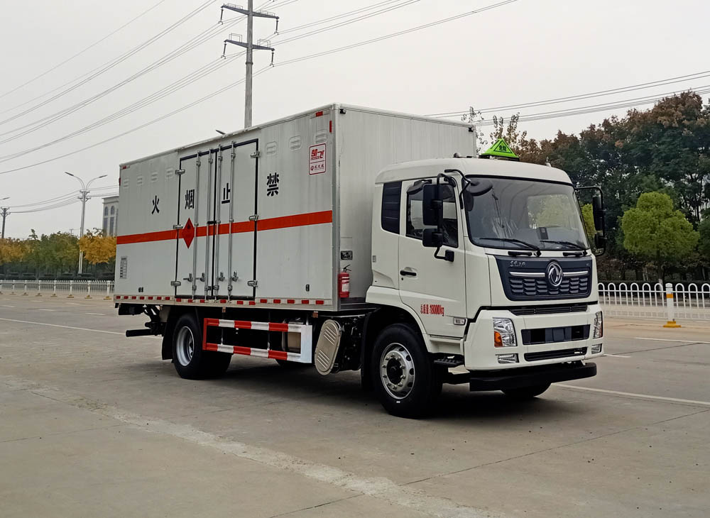 楚飞牌CLQ5180XRY6D易燃液体厢式运输车