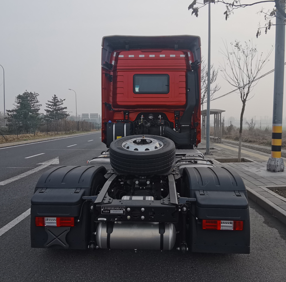 BJ4189Y6ADL-13 欧曼牌471马力单桥柴油国六半挂牵引车图片