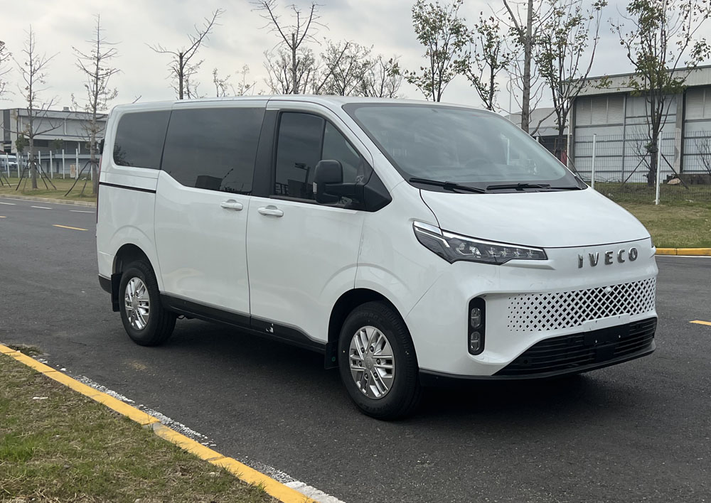 依维柯牌5米5座多用途乘用车(NJ6506FDC5C)