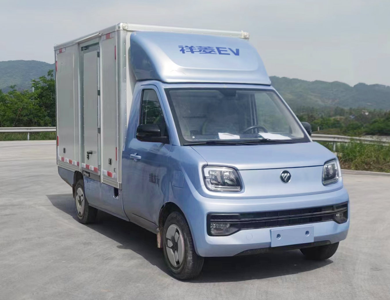 福田牌BJ5030XXYEV70纯电动厢式运输车图片