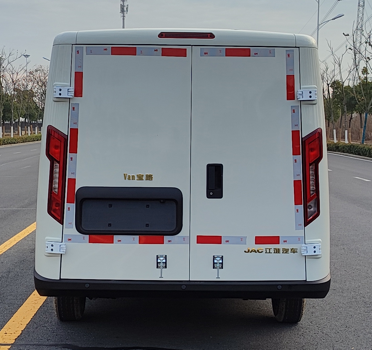 江淮牌HFC5030XXYEV8W純電動(dòng)廂式運(yùn)輸車公告圖片