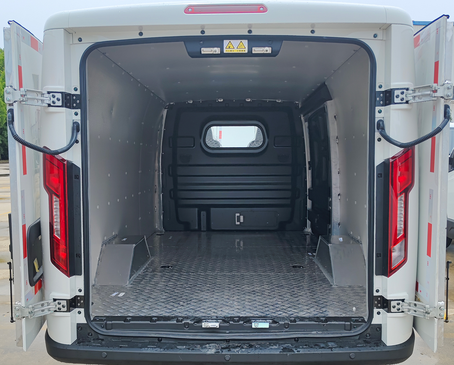 江淮牌HFC5030XXYEV8W純電動(dòng)廂式運(yùn)輸車公告圖片