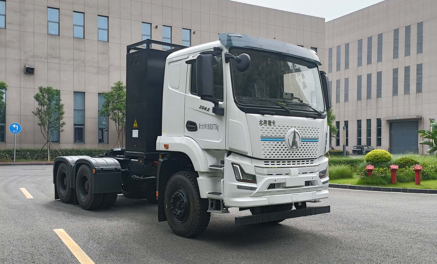 北奔牌 626马力 换电式纯电动牵引汽车(ND4250BBXJ3Z01BEV)