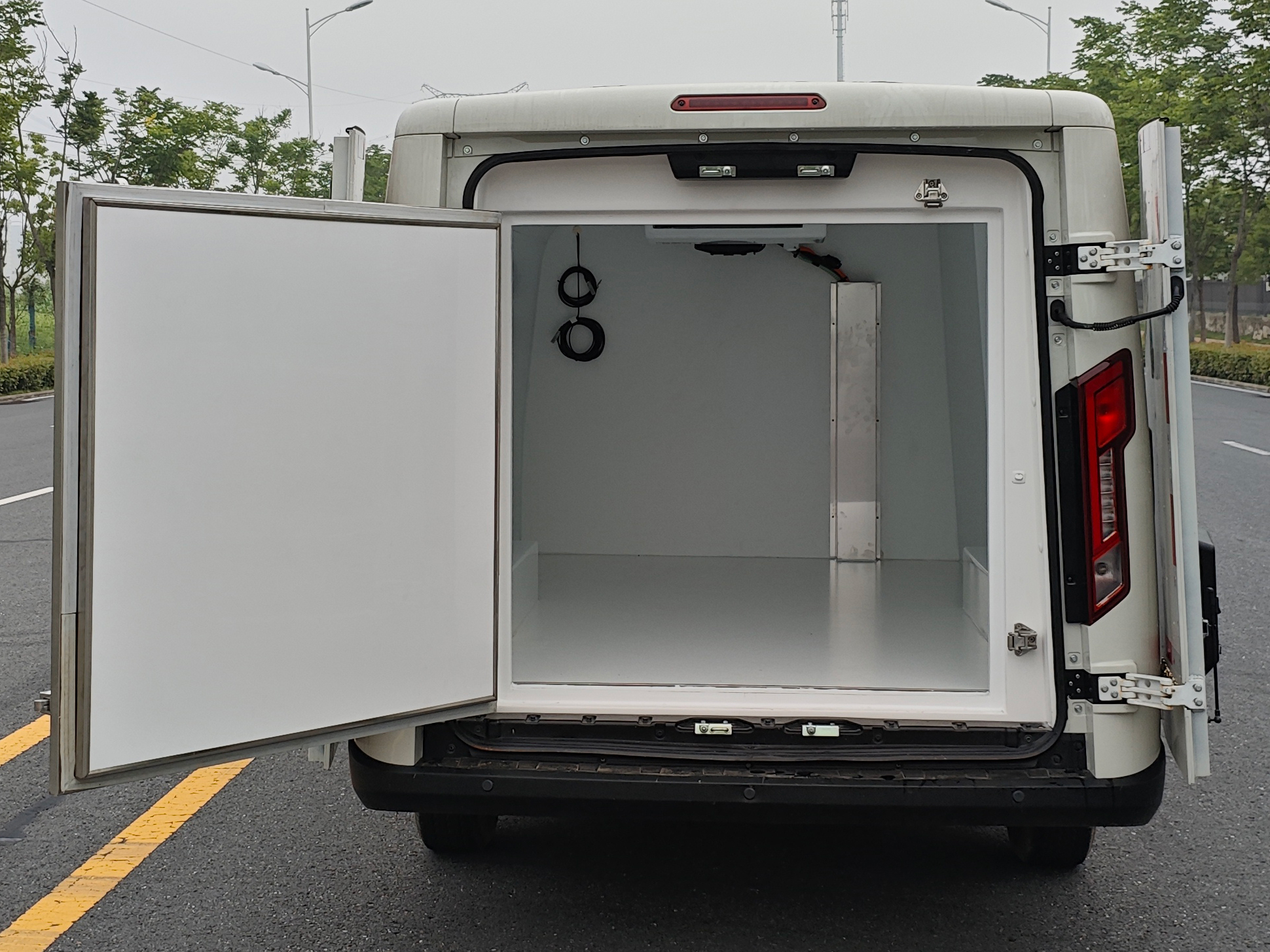 江淮牌HFC5030XLCEV13W純電動冷藏車公告圖片