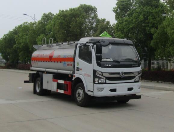 中汽力威牌HLW5120GJYE6加油车