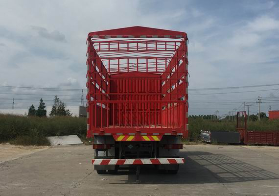 汕德卡牌ZZ5316CCQV466HF1L畜禽運輸車公告圖片