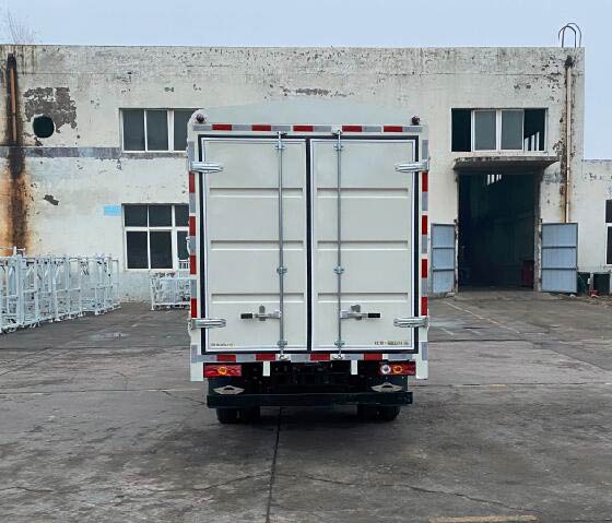 福田牌BJ5035CCY5JV5-12倉(cāng)柵式運(yùn)輸車(chē)公告圖片