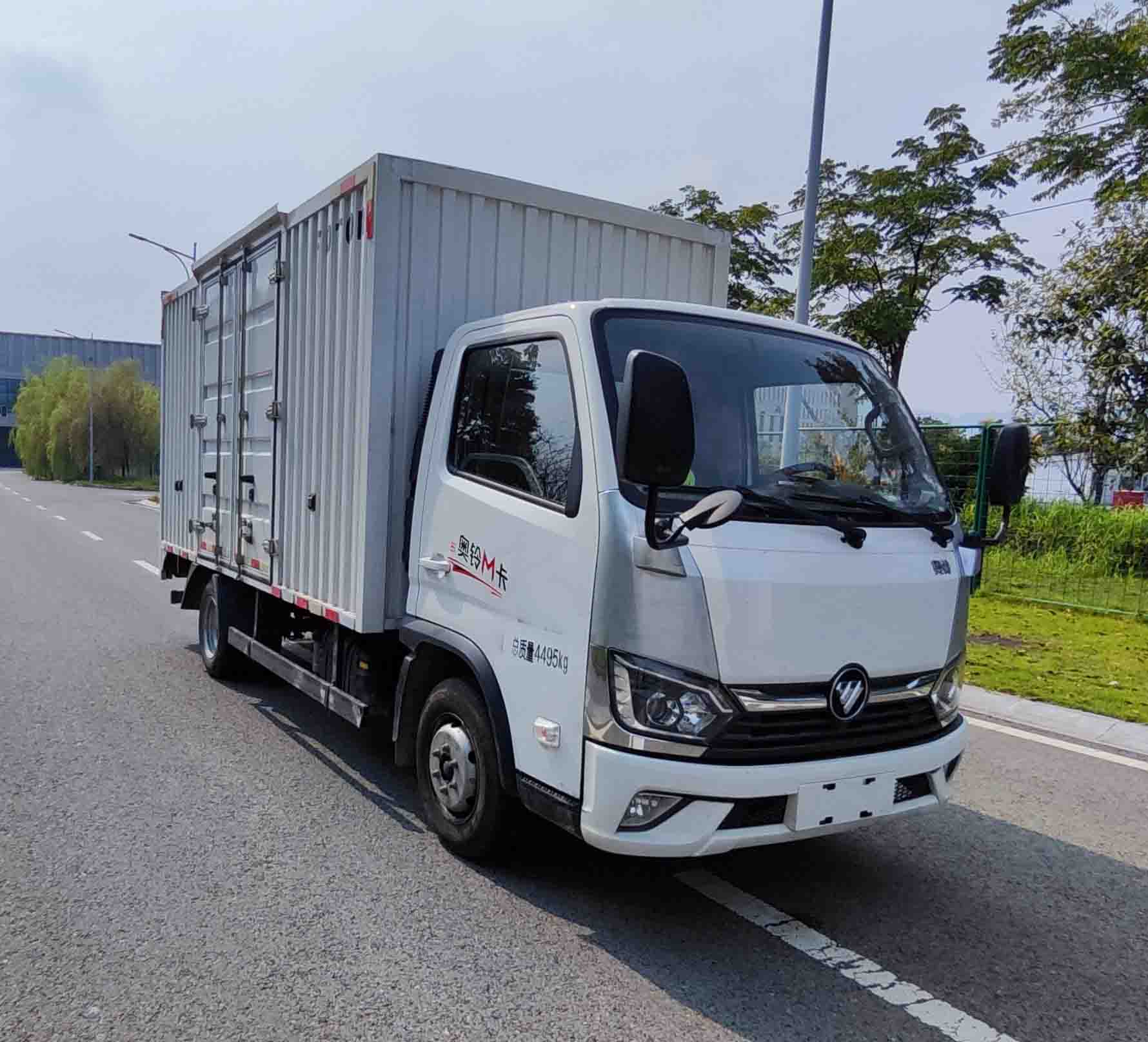 福田牌BJ5044XXY-2A厢式运输车