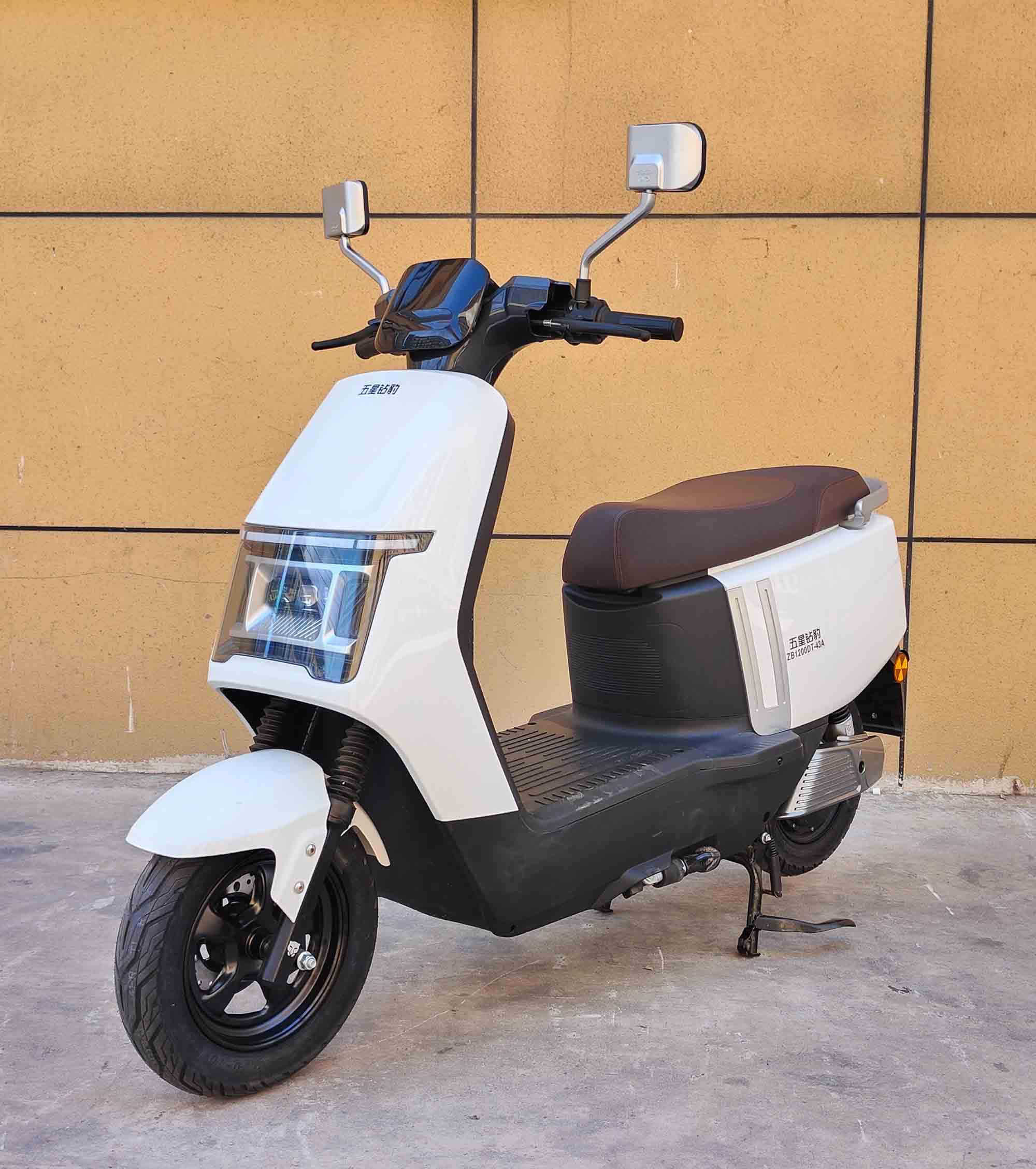 五星钻豹牌ZB1200DT-43A电动两轮摩托车公告图片