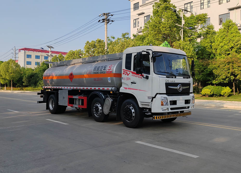 专威牌HTW5263GYYESQ6运油车